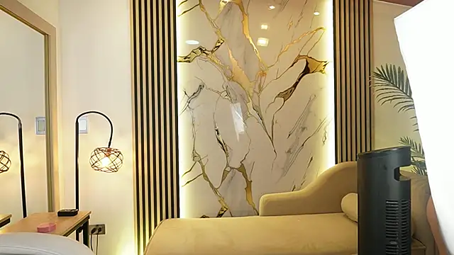 Emma Walkerr  online show from February 19, 2026, 7:11 pm