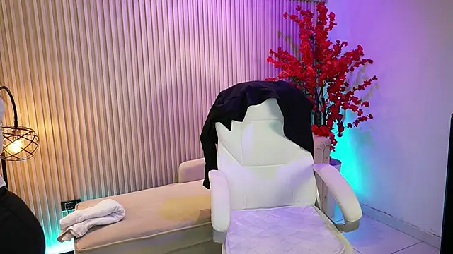 Emma Walkerr  online show from September 27, 2025, 7:09 pm