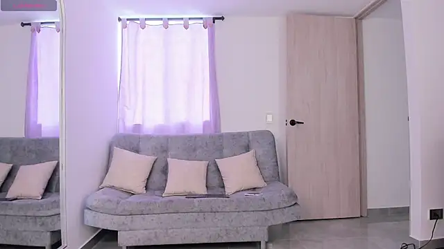 Snapshot of Jullya_x chatting on December 1, 2025, 2:40 pm Jullya x online show from December 1, 2025, 2:40 pm