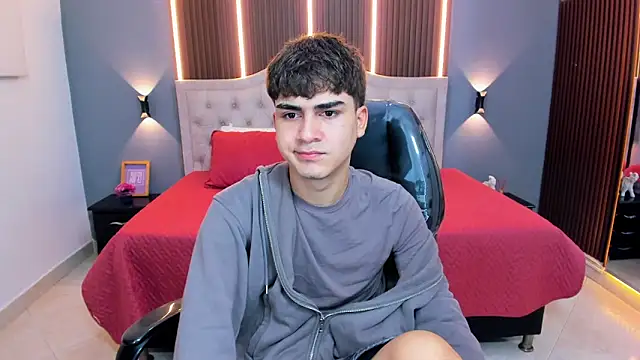 Snapshot of Tommy18__ chatting on May 8, 2026, 3:32 am Tommy18 online show from May 8, 2026, 3:32 am