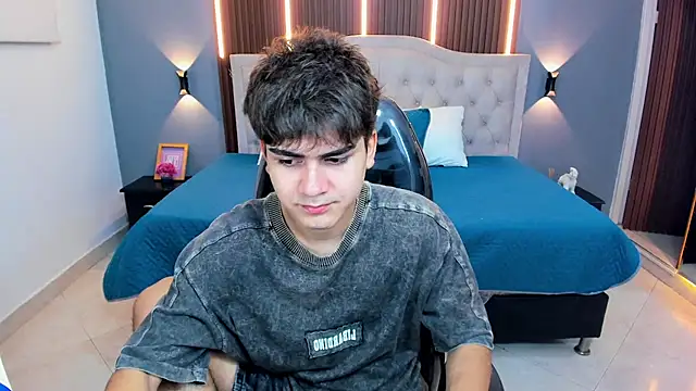 Tommy18   online show from January 17, 2026, 3:32 am