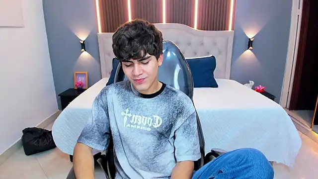 Tommy18   online show from April 8, 2026, 3:52 am