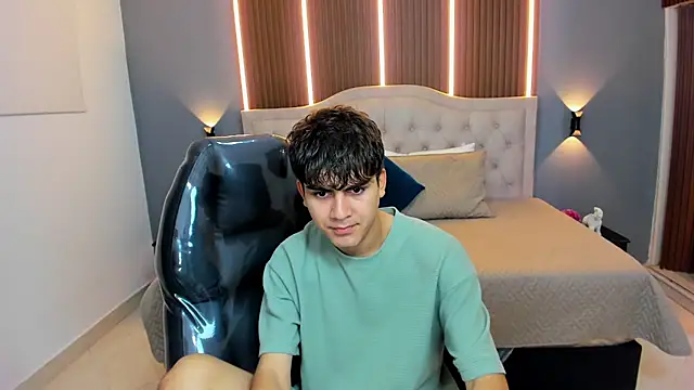 Tommy18   online show from November 30, 2025, 3:40 am