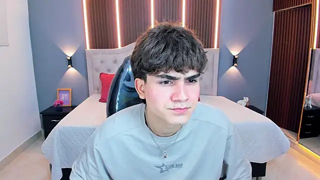 Snapshot of Tommy18__ chatting on May 1, 2026, 3:33 am Tommy18 online show from May 1, 2026, 3:33 am