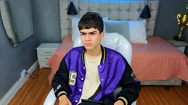 Tommy18   online show from March 11, 2025, 7:14 am