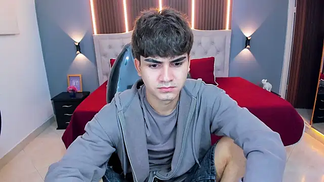 Snapshot of Tommy18__ chatting on May 26, 2026, 3:37 am Tommy18 online show from May 26, 2026, 3:37 am