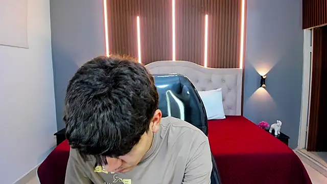 Tommy18   online show from October 25, 2025, 3:28 am