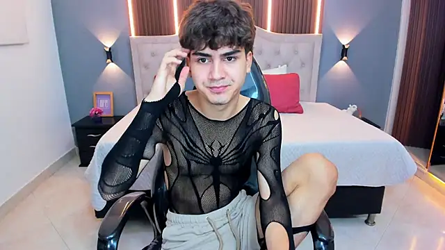 Snapshot of Tommy18__ chatting on April 29, 2026, 3:32 am Tommy18 online show from April 29, 2026, 3:32 am