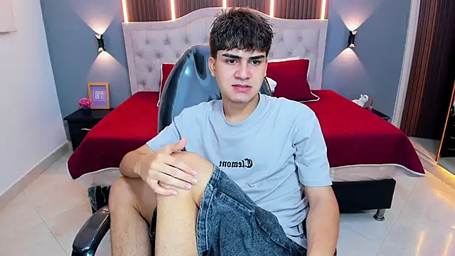 Snapshot of Tommy18__ chatting on May 14, 2026, 3:25 am Tommy18 online show from May 14, 2026, 3:25 am