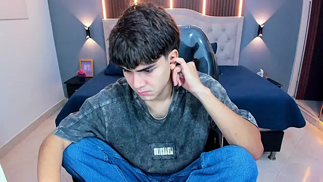 Snapshot of Tommy18__ chatting on April 19, 2026, 3:40 am Tommy18 online show from April 19, 2026, 3:40 am
