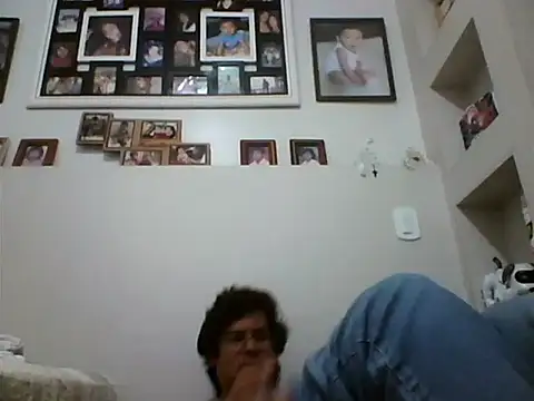Snapshot of AgneloFly chatting on June 17, 2026, 3:39 am AgneloFly online show from June 17, 2026, 3:39 am