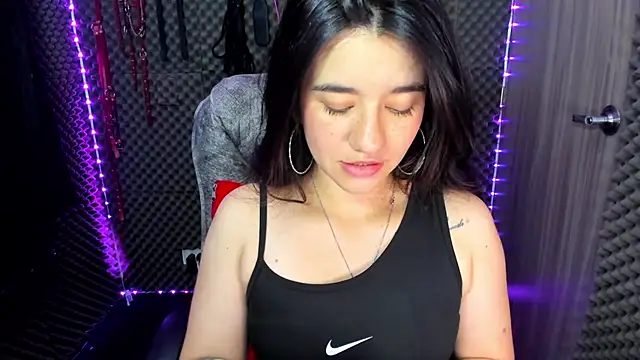 lilihot  online show from March 11, 2025, 4:07 pm