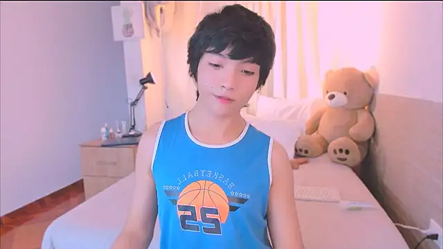 AllanYong18 online show from October 12, 2025, 9:16 pm