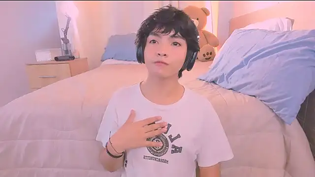 AllanYong18 online show from November 28, 2025, 12:05 pm