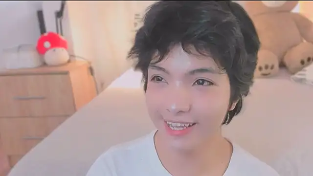 AllanYong18 online show from February 21, 2026, 1:35 pm