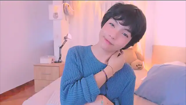 AllanYong18 online show from December 18, 2025, 12:09 pm