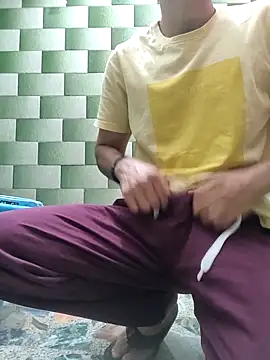 Snapshot of TOPMOON001 chatting on October 5, 2025, 8:10 pm TOPMOON001 online show from October 5, 2025, 8:10 pm