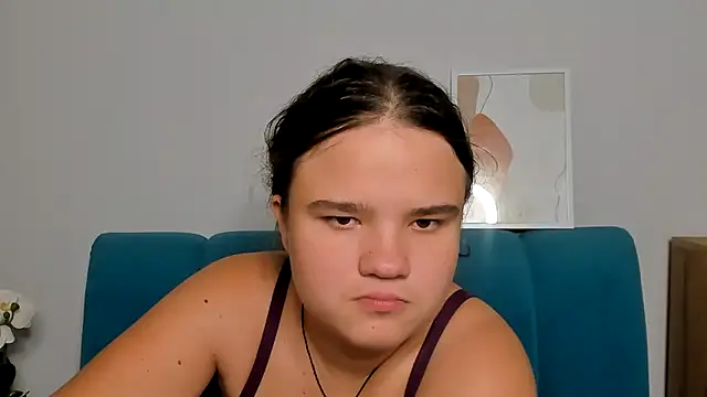 AdeleCruz online show from October 2, 2025, 12:19 pm