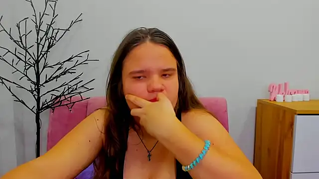 AdeleCruz online show from March 17, 2025, 4:33 pm