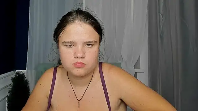 AdeleCruz online show from September 19, 2025, 12:31 pm