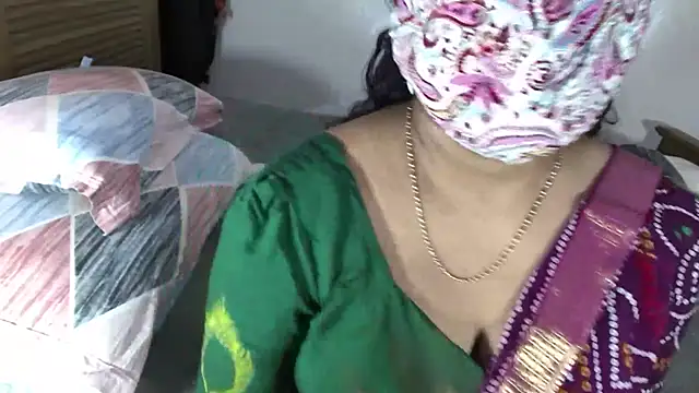 ArathyNambyarMallu online show from February 15, 2026, 3:22 pm