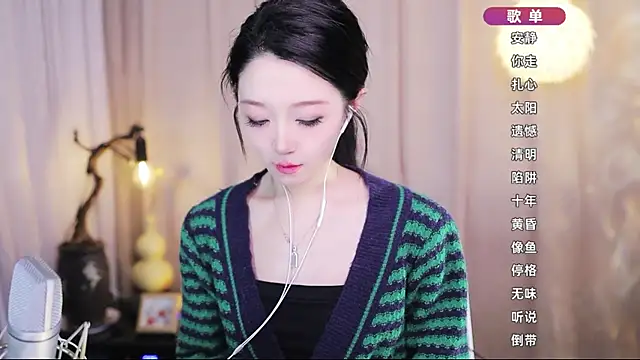 Snapshot of Zoe-99 chatting on May 7, 2026, 6:39 am Zoe-99 online show from May 7, 2026, 6:39 am