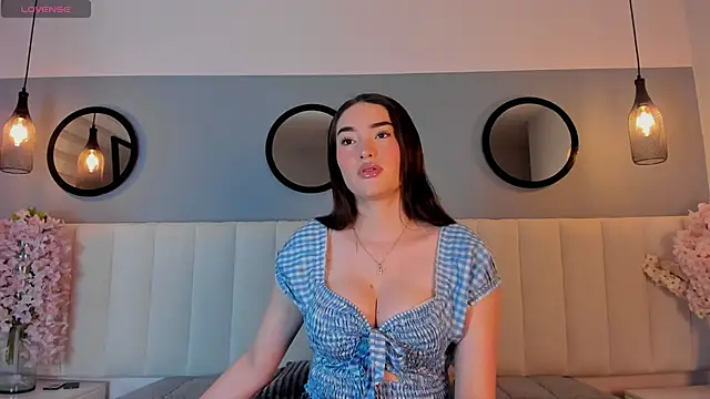 chelsea bolton  online show from February 3, 2026, 12:10 pm