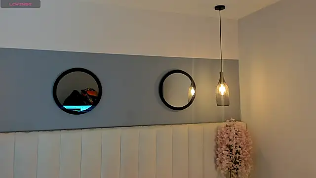 chelsea bolton  online show from April 11, 2026, 12:20 pm