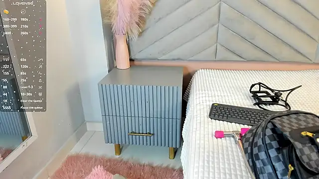 Snapshot of chelsea_bolton_ chatting on December 19, 2025, 12:07 pm chelsea bolton online show from December 19, 2025, 12:07 pm