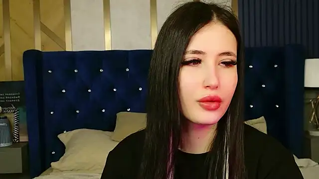 EmmaLawrens online show from April 1, 2026, 10:38 am