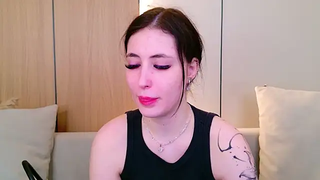 EmmaLawrens online show from April 18, 2026, 11:01 am