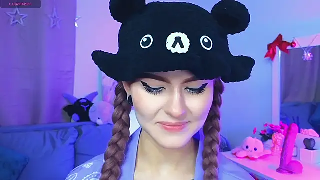 Emily  Mooree online show from February 3, 2025, 4:46 am