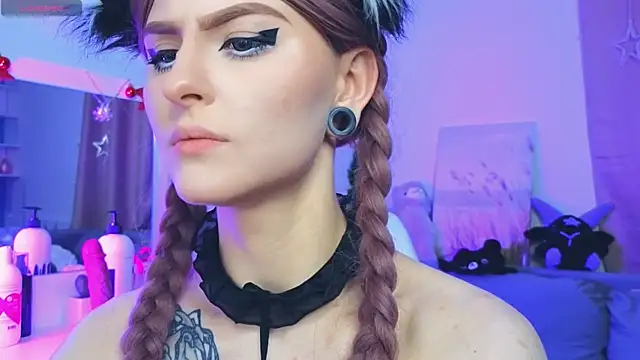 Emily  Mooree online show from January 31, 2025, 10:20 am