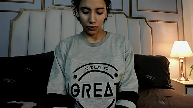 Snapshot of vaiolethsan__ chatting on June 4, 2026, 12:43 pm vaiolethsan online show from June 4, 2026, 12:43 pm