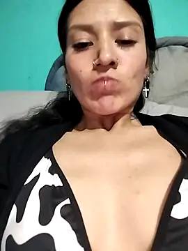 Cleo Hott online show from October 3, 2025, 7:10 am