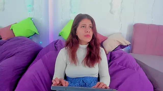 MiaQueen021 online show from September 26, 2025, 2:02 pm