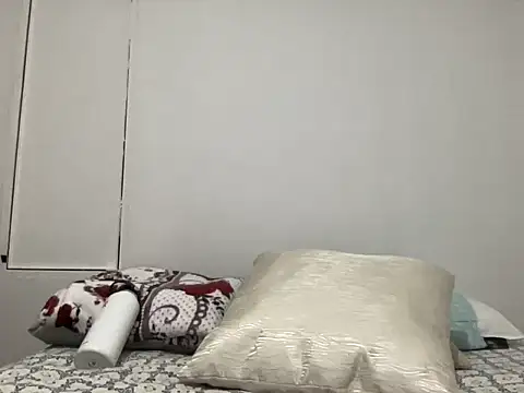 LunaBeya online show from October 3, 2025, 3:57 pm