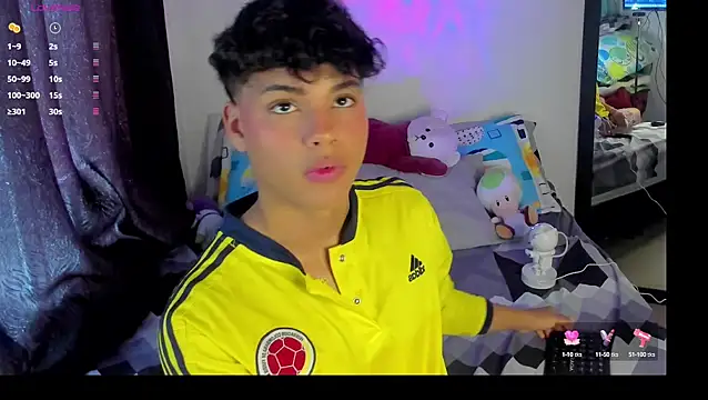 Snapshot of dani_angels__ chatting on February 21, 2025, 6:04 pm dani angels online show from February 21, 2025, 6:04 pm