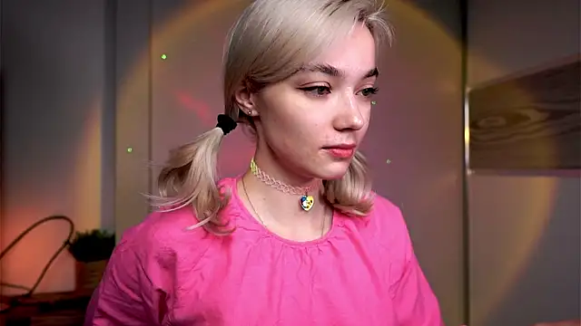 ileanacampbe online show from March 13, 2025, 4:16 am