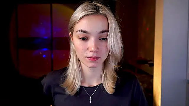 ileanacampbe online show from March 7, 2025, 5:18 am