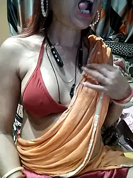 SANA-LEONI online show from November 11, 2025, 3:07 pm