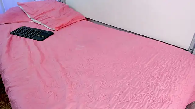 Sara conde online show from March 23, 2025, 6:26 am