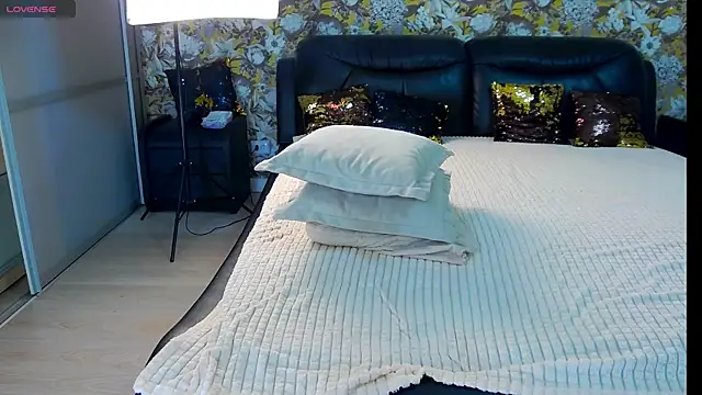 LiaStef online show from November 16, 2025, 11:48 am