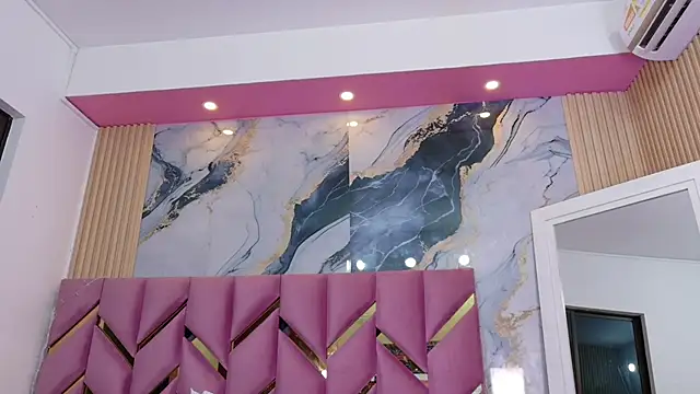 hotiergirl online show from November 17, 2025, 12:20 pm