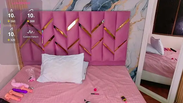 hotiergirl online show from November 10, 2025, 12:21 pm