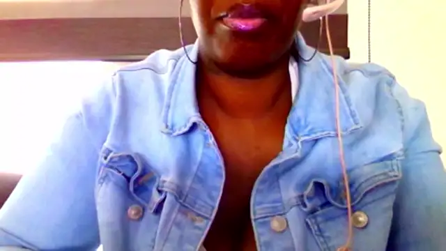 chocolatechipkukky85 online show from April 20, 2026, 9:27 pm