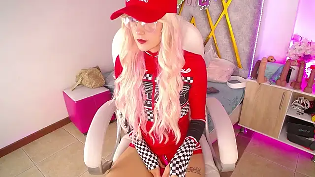 Snapshot of SussanHottye1_ chatting on October 19, 2025, 11:57 am SussanHottye1 online show from October 19, 2025, 11:57 am