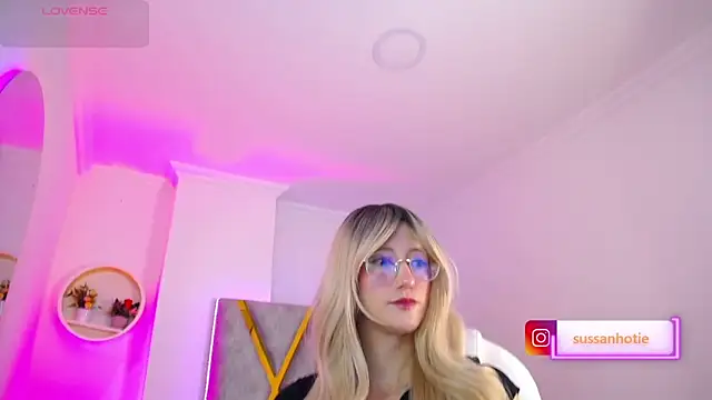 Snapshot of SussanHottye1_ chatting on October 5, 2025, 9:44 am SussanHottye1 online show from October 5, 2025, 9:44 am