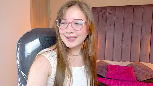 Snapshot of Dahlia_Rousse chatting on June 2, 2026, 4:34 am Dahlia Rousse online show from June 2, 2026, 4:34 am