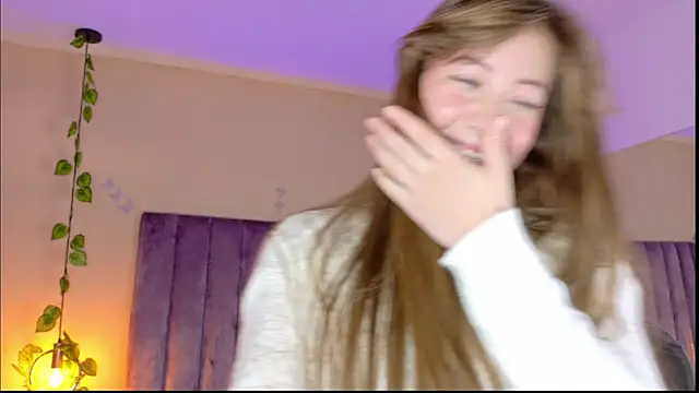 Dahlia Rousse online show from March 31, 2026, 6:15 am